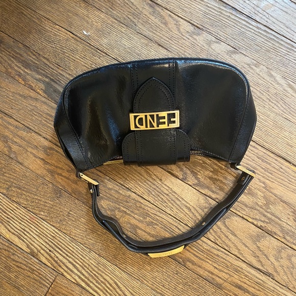 Fendi leather baguette bag - Picture 4 of 16